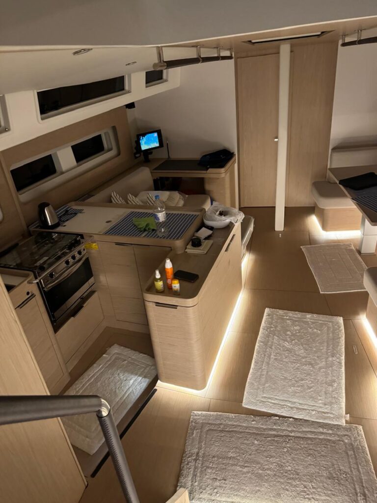 Oceanis Yacht 54